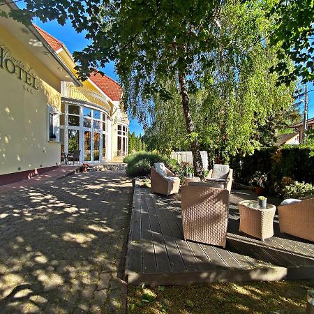 Hotel Penta Lux Tata Eksteriør billede
