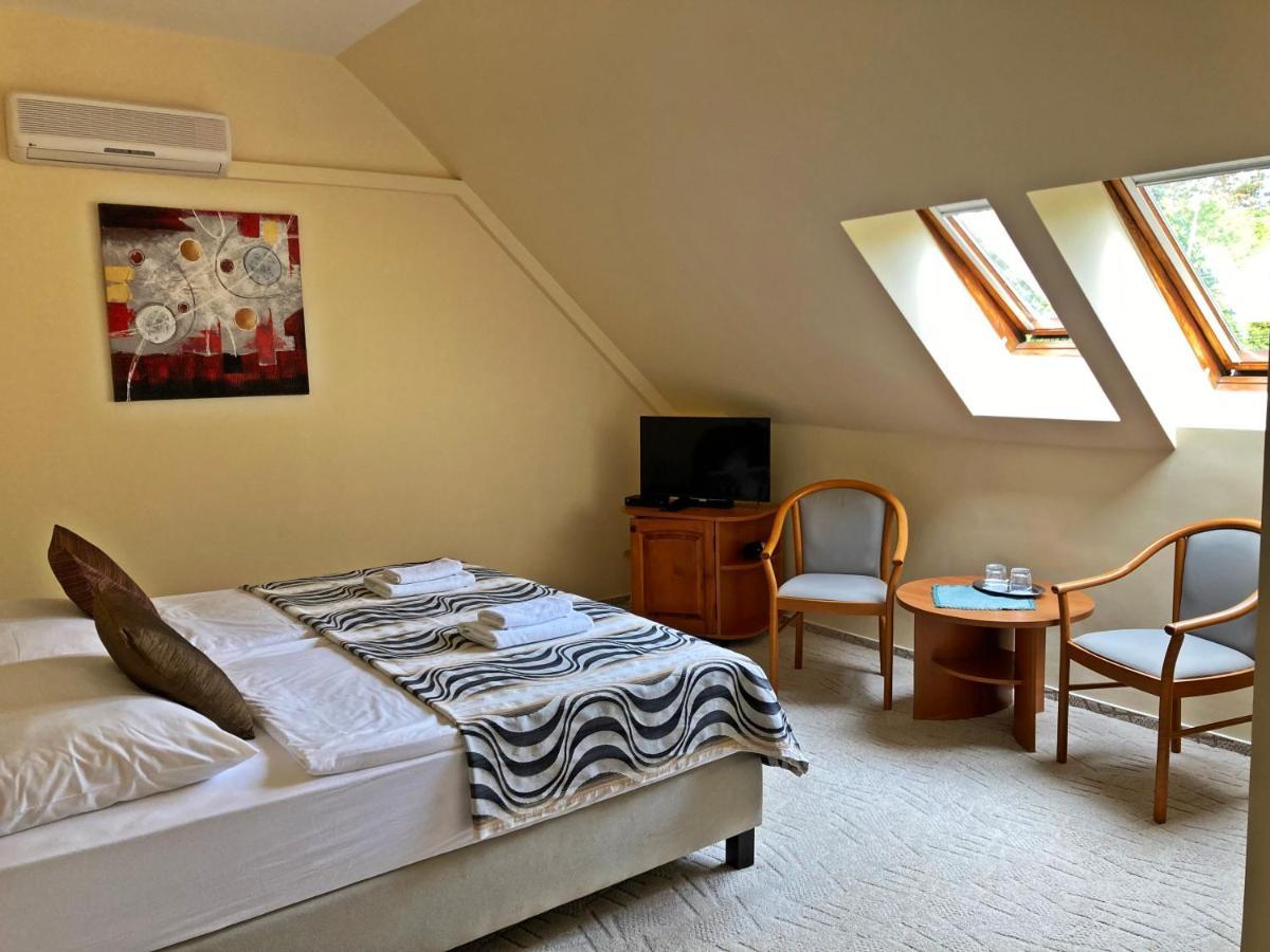 Hotel Penta Lux Tata Eksteriør billede